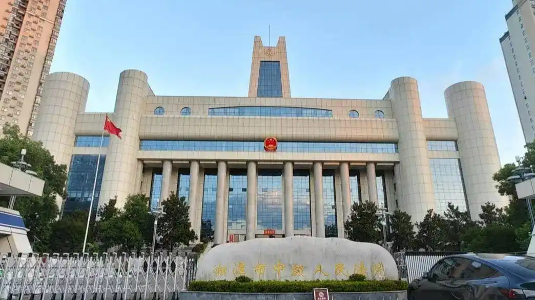 “一把手”在上班时间外出打牌