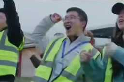   95后小伙用国产车抛飞载人飞机 缩略图