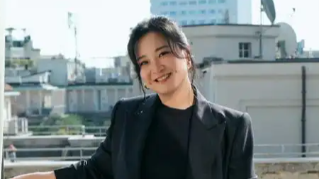  贾玲又瘦了 扎高马尾减龄似女大