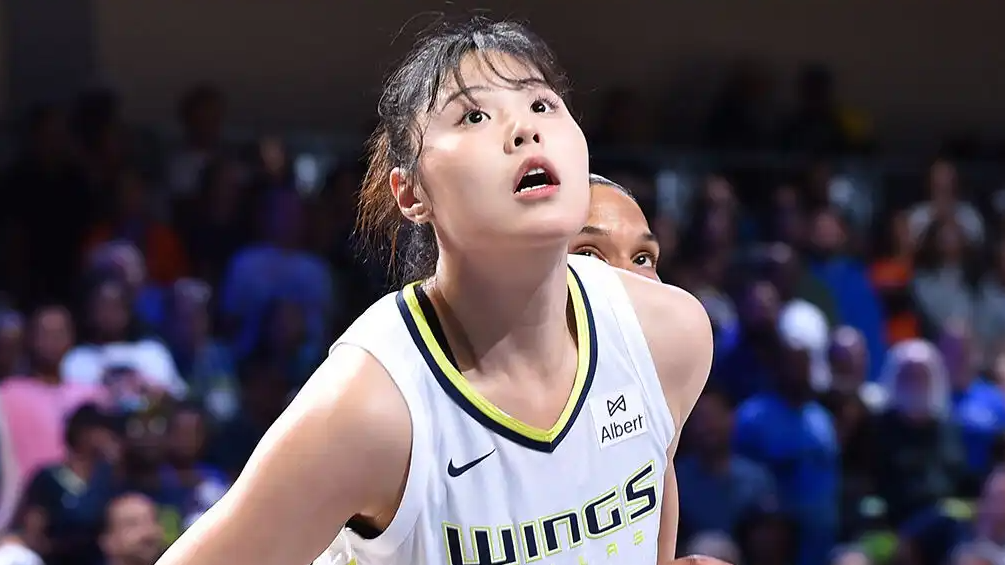  李月汝罚球12中10