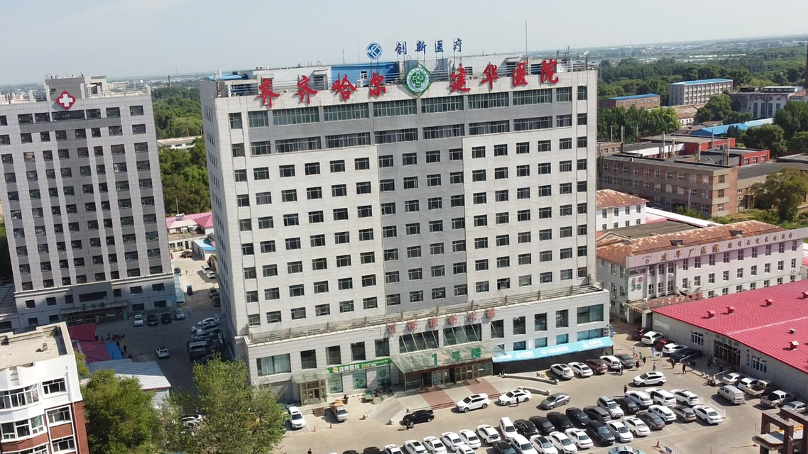  “一边指引扔烟头 一边禁止扔烟头”