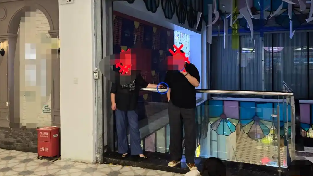 女子劝阻吸烟后被追拍辱骂近半小时