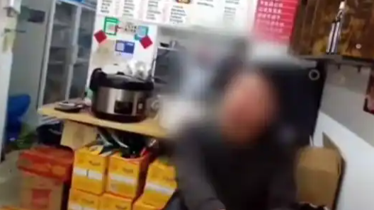 大盘鸡里有土豆 该报警吗