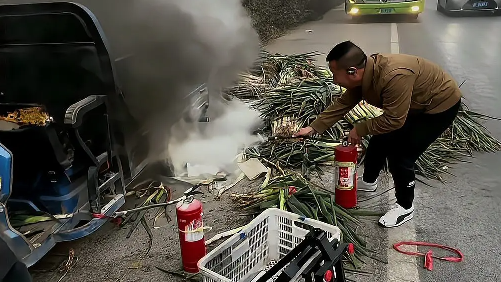 先帮救火再帮卖葱 温暖后续来了