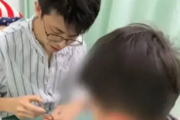   38岁病危爸爸给孩子剪指甲温柔告别 缩略图