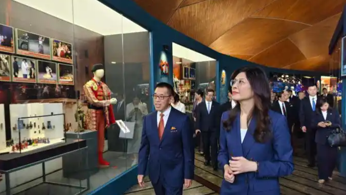郑丽文一行参访国家大剧院