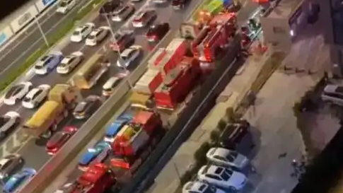 深圳消防车队已在莲塘口岸集结