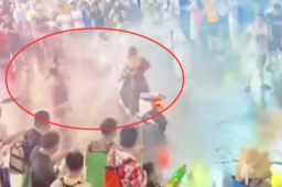   2女子遭高压水枪狂喷官方将调查 缩略图