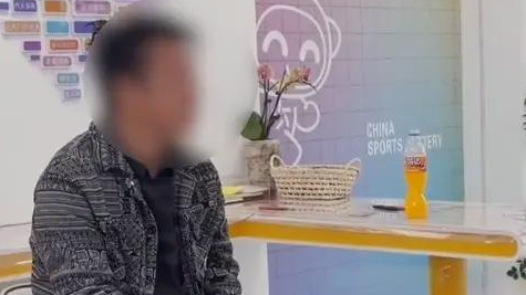 身无分文男子到彩票店刮800元彩票