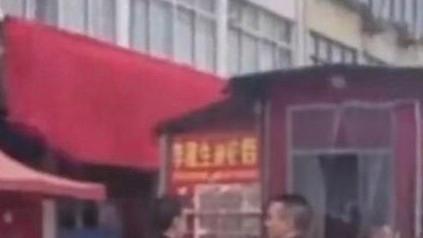 殡葬店为邻居结婚“让路” 停业两天