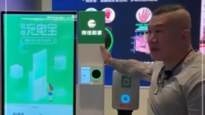 张予曦回应机场拥挤摔倒事件