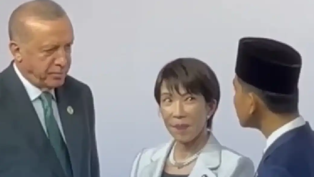 G20大合照高市早苗夹缝中尴尬陪笑