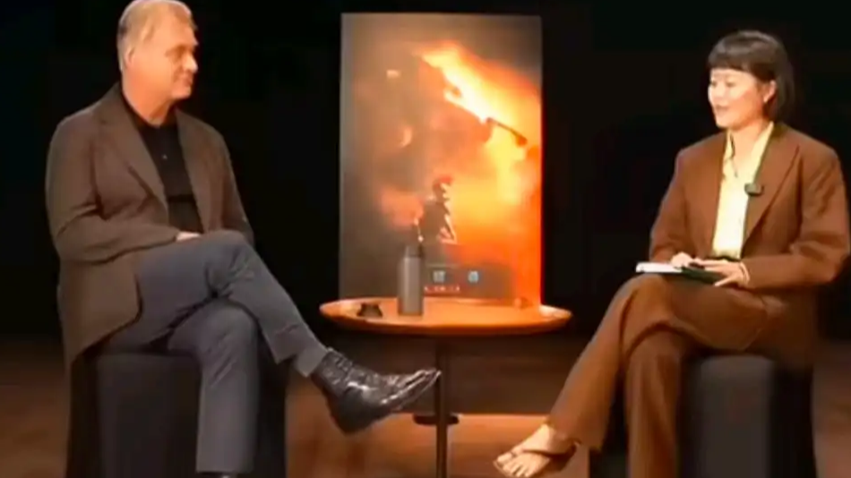 中国女博士采访诺兰火爆外网