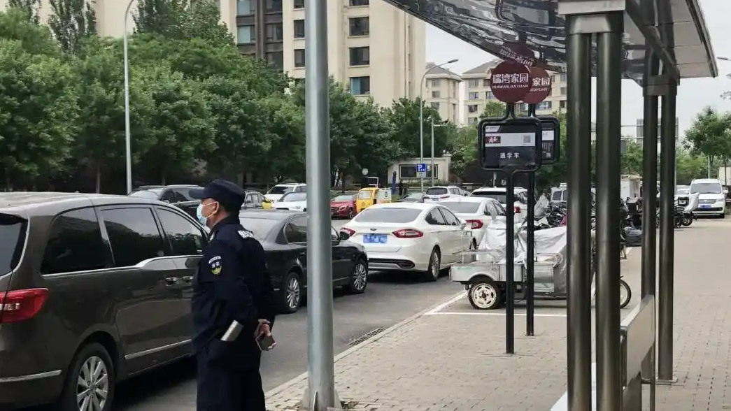  小区违停车辆 为啥谁也管不了