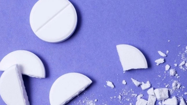 男子擅自将降压药掰开吃后昏迷