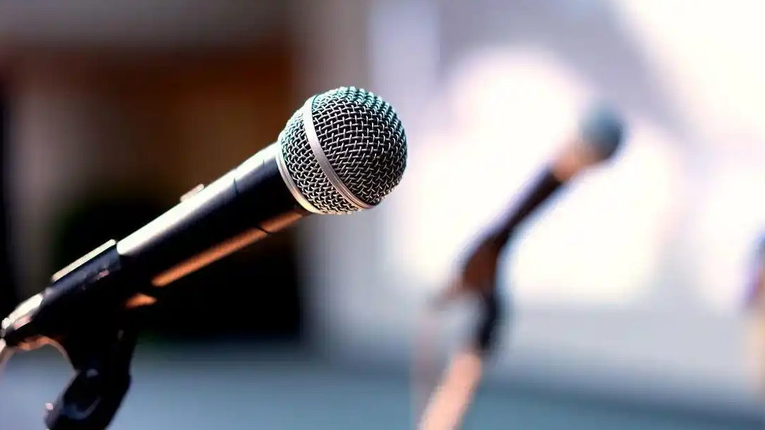 军旗猎猎铸忠诚，将星闪耀启新程！两位战区司令员同日晋升上将，释放何种强军信号？