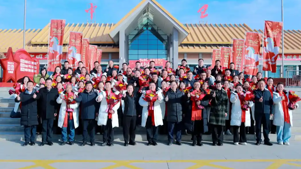  他们春晚归来 市委书记接机