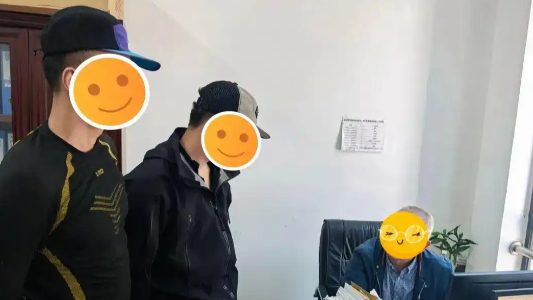  2人徒步穿越管控区 分别被罚1100元
