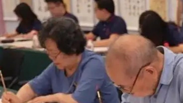  平均年龄超72岁 高校老师手写通知书