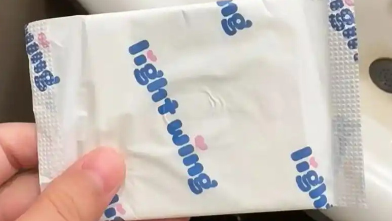 在公共场所购买卫生巾不该是个难题