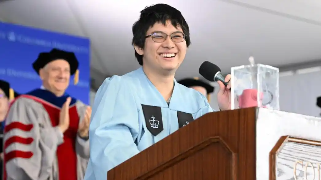  哥大华裔男生毕业演讲打动全场