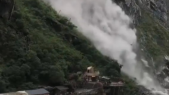 香格里拉虎跳峡发生塌方 景区回应