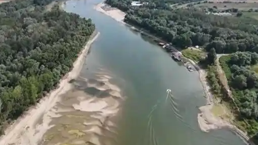 罗马尼亚全国整个8月进入警戒状态