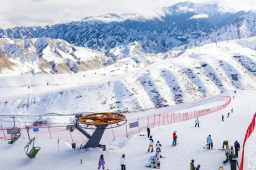   新疆一滑雪场雪崩 1名被埋人员遇难 缩略图