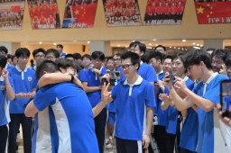“小何别捂腿了”高二男生当场爆哭
