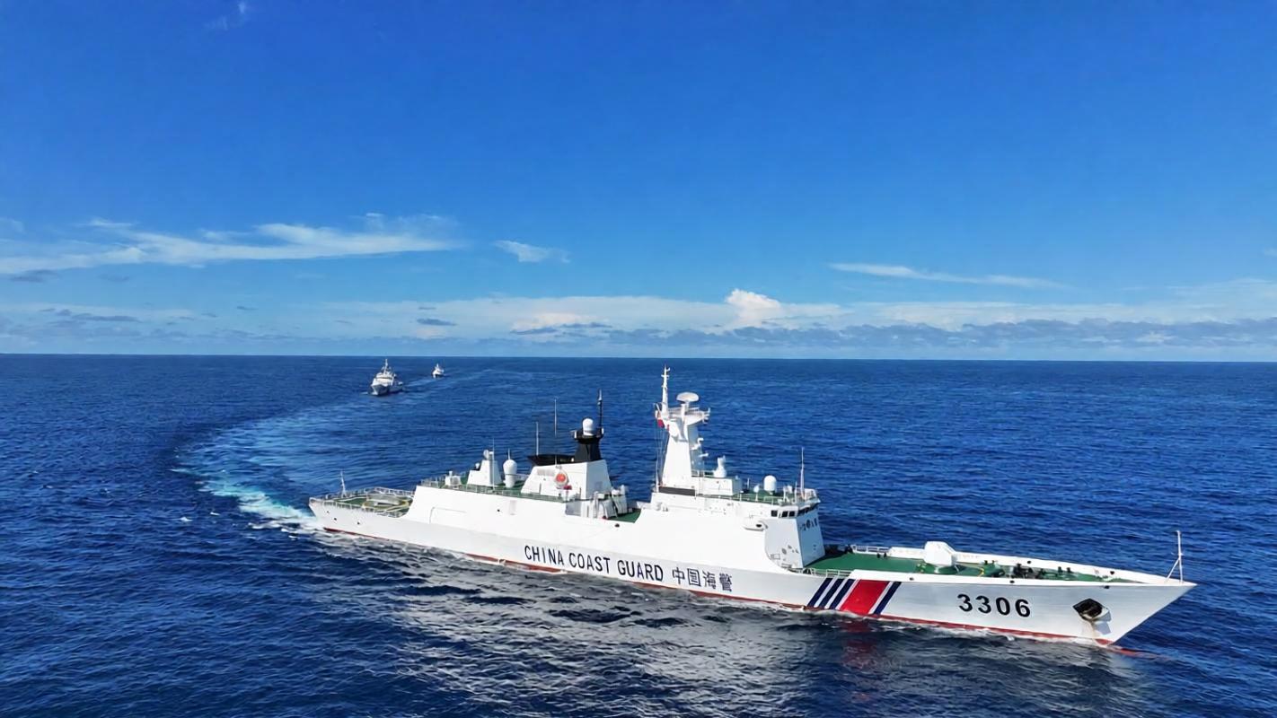 中国海警位中国黄岩岛领海执法巡查