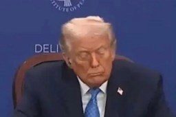   特朗普三天内两次被拍到打瞌睡 缩略图