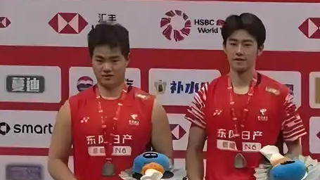 梁王组合丢下奖金头也不回走了