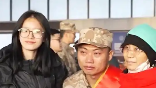 妈妈忘了全世界 唯独没忘儿子要入伍