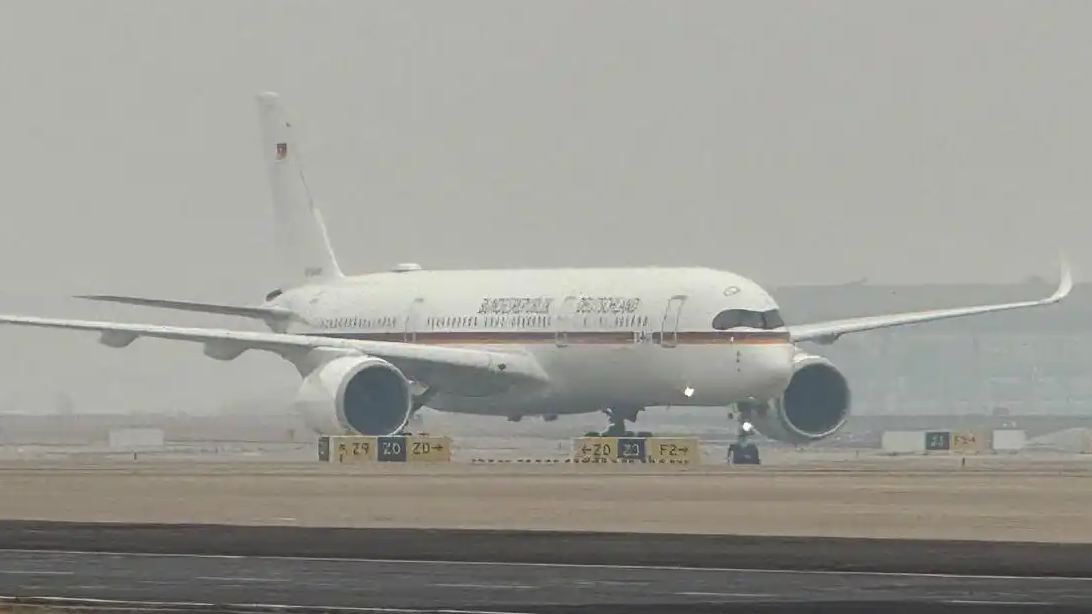  德国总理默茨抵京开启访华