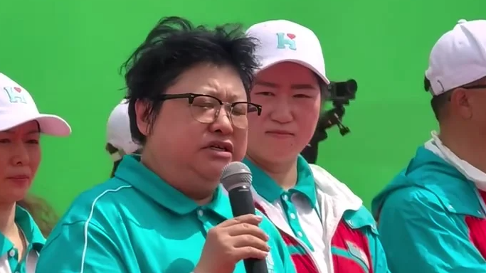  韩红现身呼和浩特助力百人援蒙