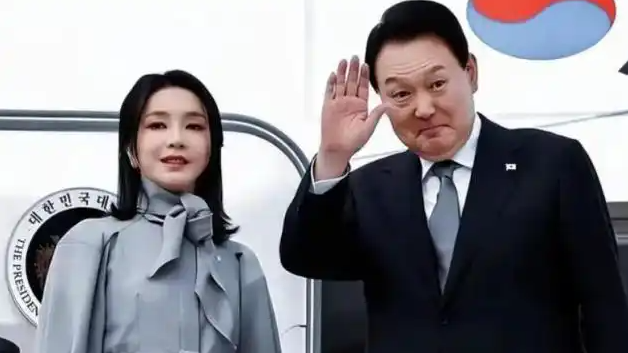 网红“迅猛龙特蕾莎”正式入读复旦