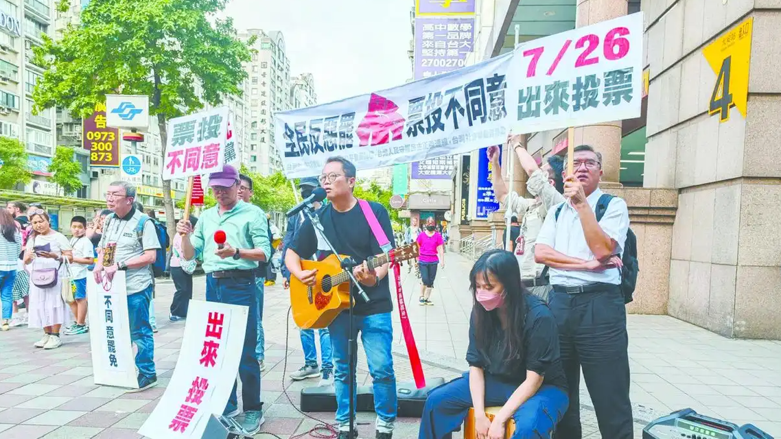 中国男篮赛后更衣室疯狂庆祝