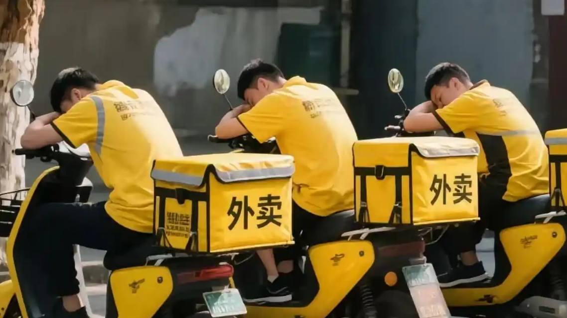 送考老师力驳“上大学也送外卖”