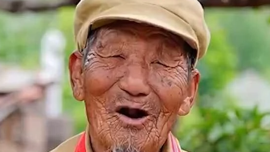 99岁老战士硬核英语喊话：缴枪不杀！