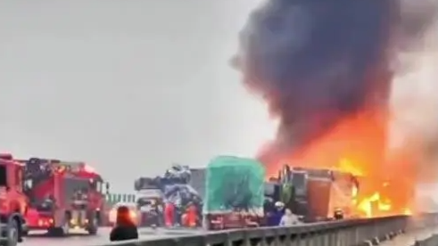 24小时热点舆情分析：事件舆情 - 湖南高速交通事故伤者家属发声